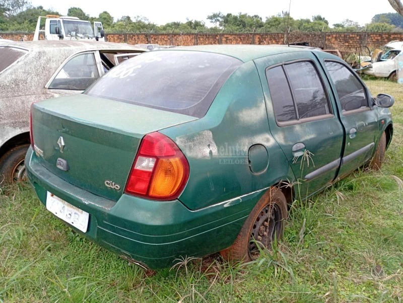 Renault Clio RN 1.0 16V 2001/2002 Verde em São Borja - Rio Grande do Sul