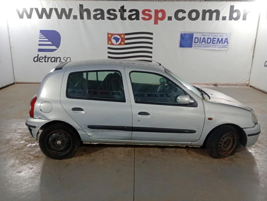 Renault Clio RT 1.0 2001 Prata em Casa Branca - São Paulo
