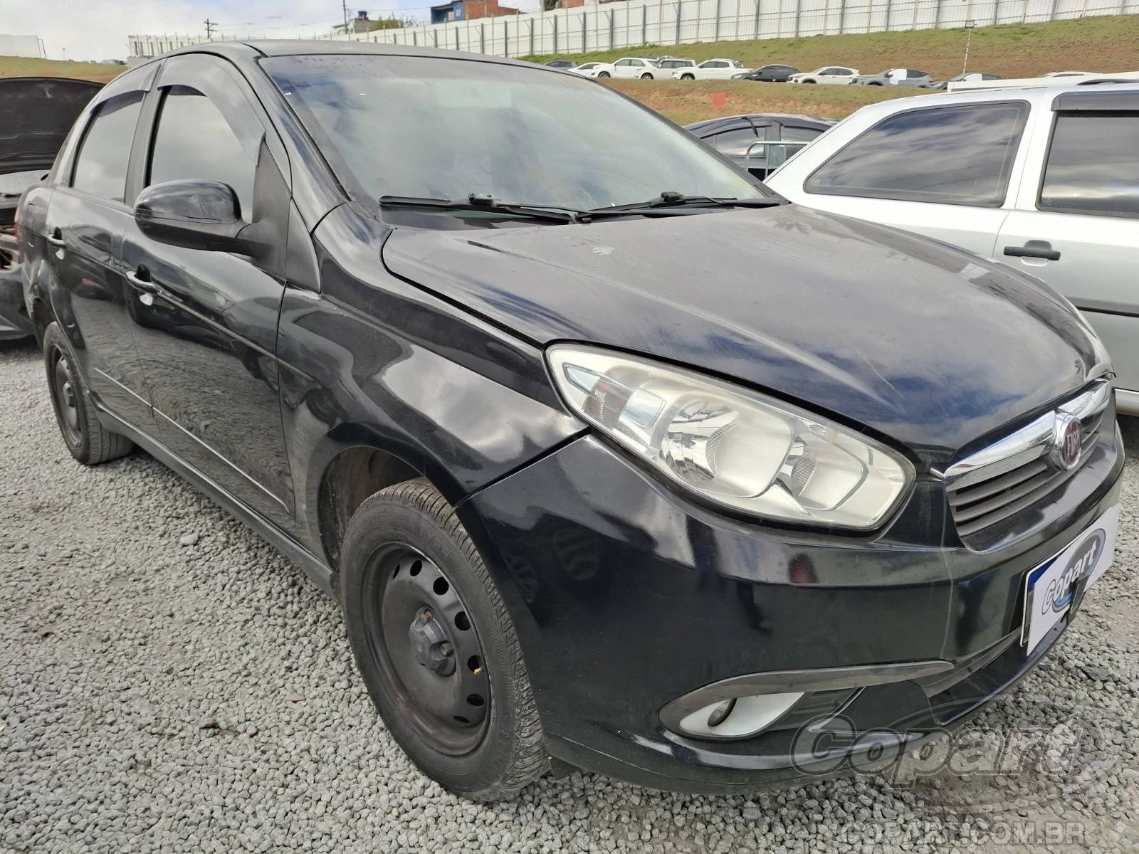 Fiat Grand Siena Attractive 2015 1.4 Evo Flex em Itaquaquecetuba - São Paulo