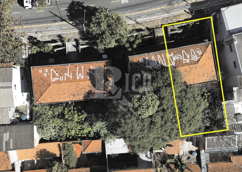 Prédio Comercial com 2 Lojas Frontais e Residência em São Paulo/SP em São Paulo