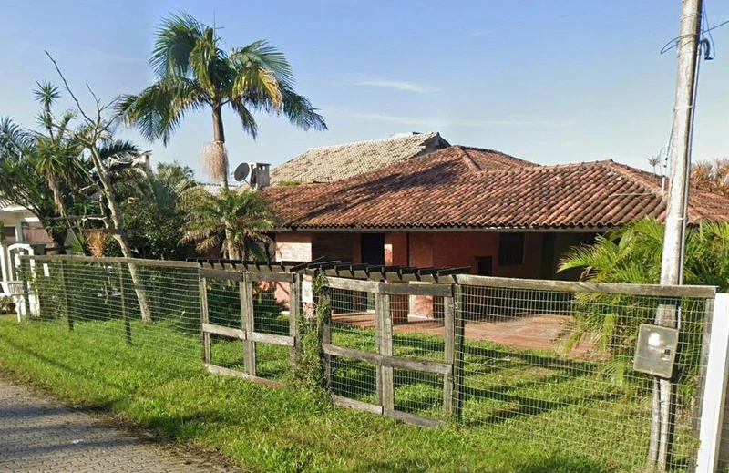 Casa com 360 m² no Centro em Xangri-lá/RS em Xangri