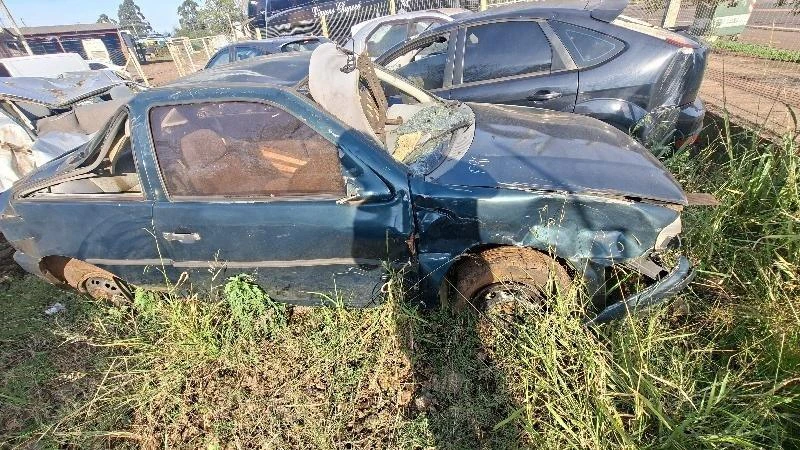Volkswagen Gol 16V 1998 em São Miguel Do Oeste - Santa Catarina