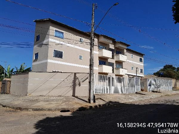 Apartamento com varanda e vaga de garagem em condomínio residencial em Luziânia