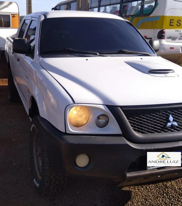 Mitsubishi L200 GL 2011/2012 4x4 Manual Diesel em Turvo - Paraná