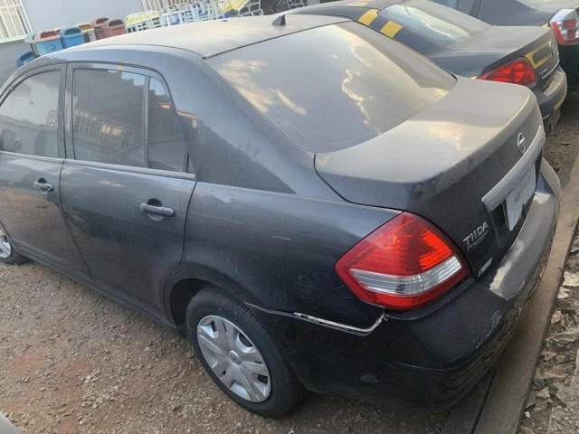 Nissan Tiida Sedan 2010
