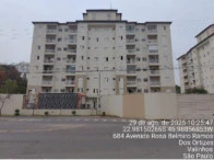 Apartamento em edifício moderno com fachada clara no condomínio Floratta Club House