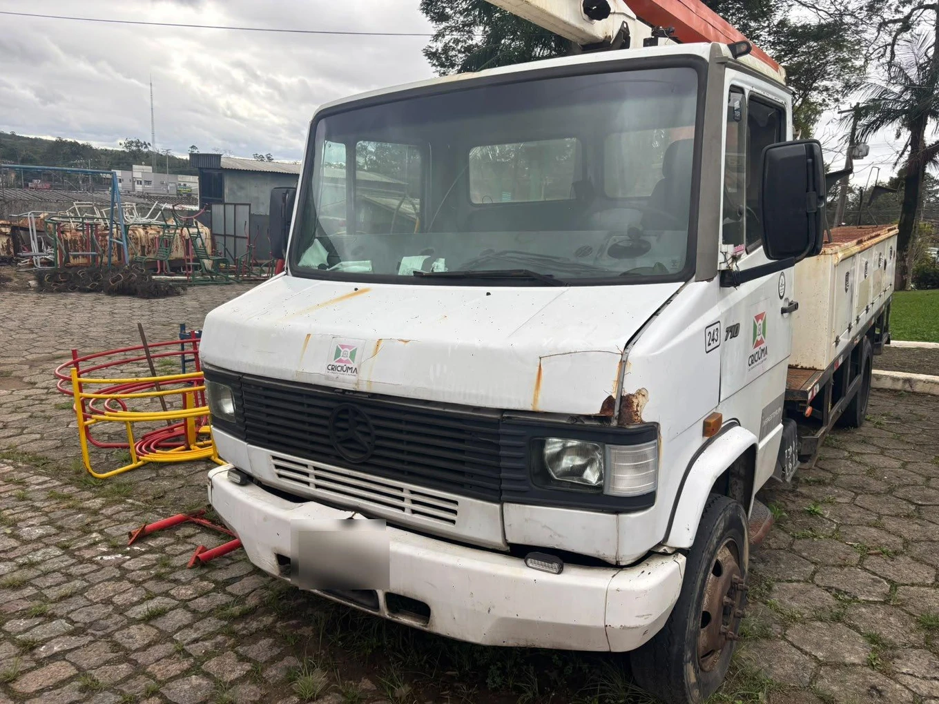 Mercedes-Benz 710 2001 Caminhão em Criciúma - Santa Catarina