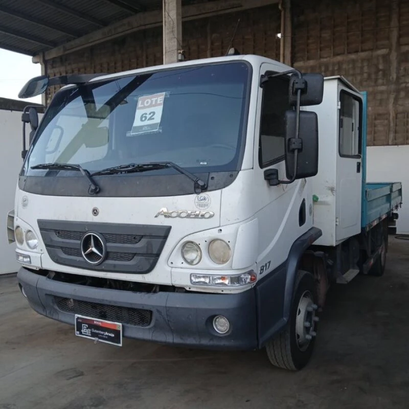 Mercedes-Benz Accelo 817 Ce 2023/2024 Caminhão em Candeias - Bahia