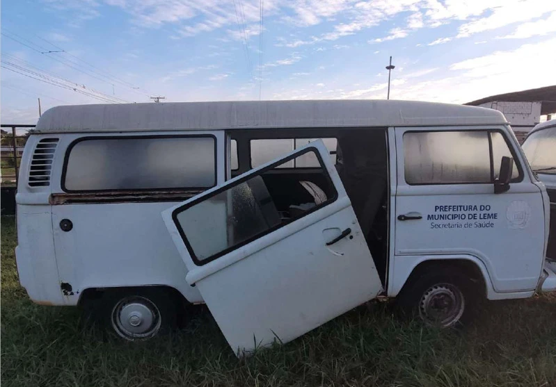 Volkswagen Kombi Kombi 2009 Automático em Leme - São Paulo