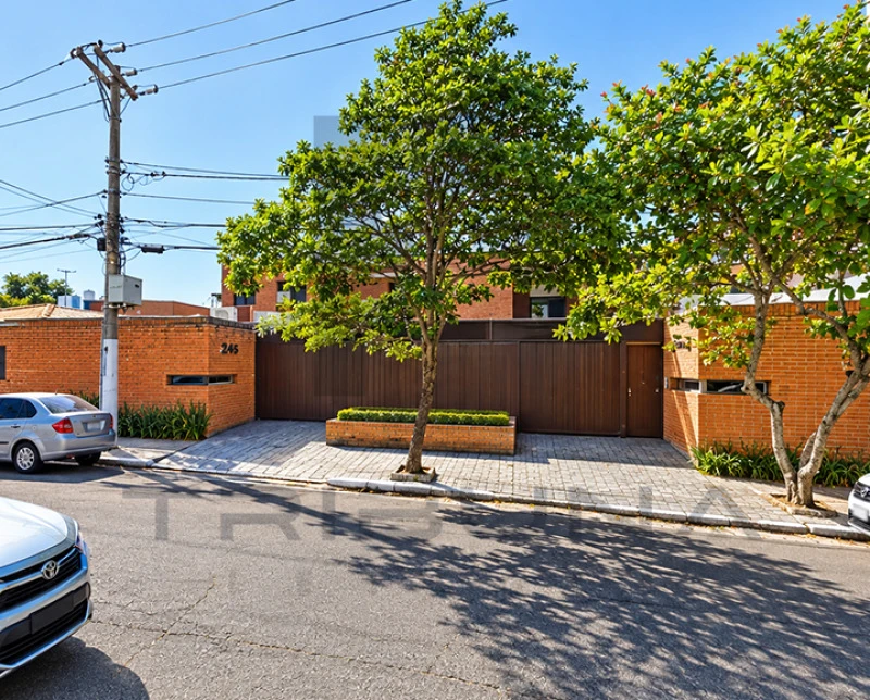 Casa com 4 Dormitórios em Pacaembu, SP em São Paulo