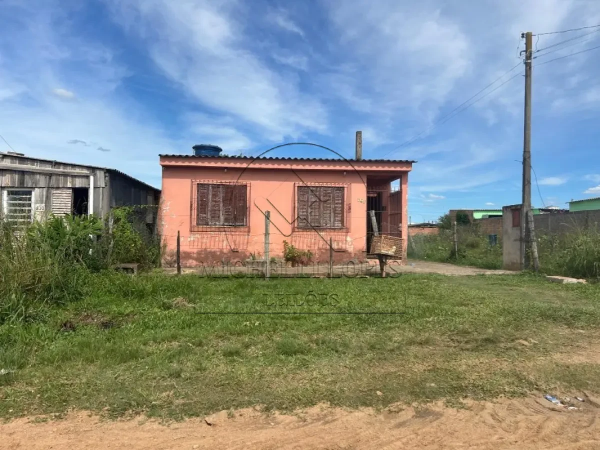 Casa com Rua 721, 840 em Bagé/RS em Bagé - Rio Grande do Sul