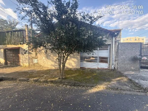 Casa em Vila Ester, São José dos Campos/SP em Sao Jose Dos Campos - São Paulo