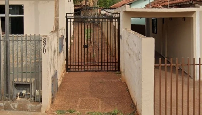 Casa com 134 m² e terreno de 299 m² em Santa Cruz do Rio Pardo/SP em Santa Cruz Do Rio Pardo - São Paulo