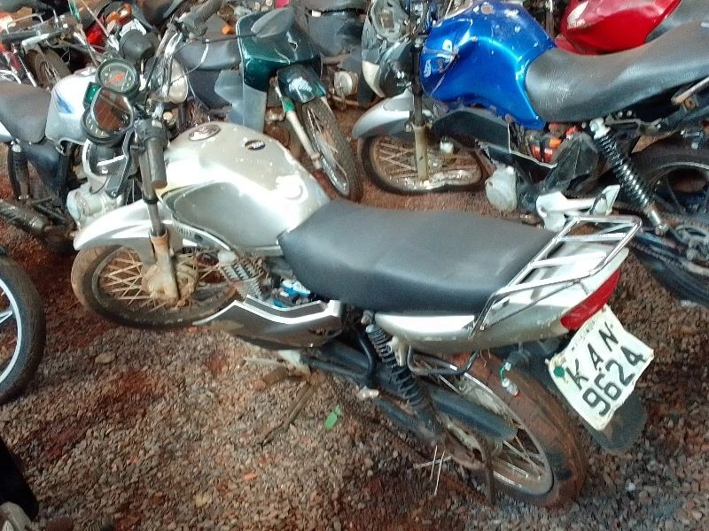 Yamaha YBR 125K 2006/2007 125cc Prata em Tangará De Serra - Mato Grosso