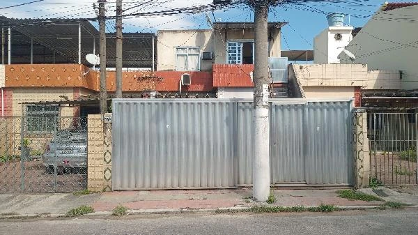Prédio com 2 Quartos em Duque de Caxias/RJ em Duque De Caxias - Rio de Janeiro