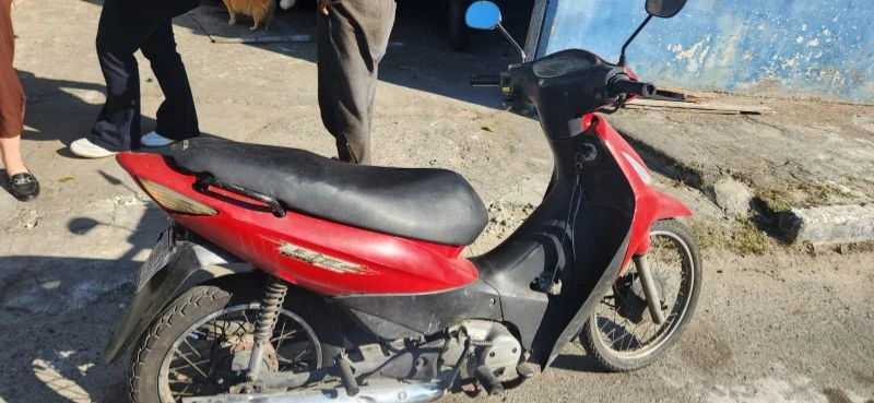 Honda Biz 125 ES Biz 125 ES 2006 Vermelha Gasolina Automático em Itajaí - Santa Catarina