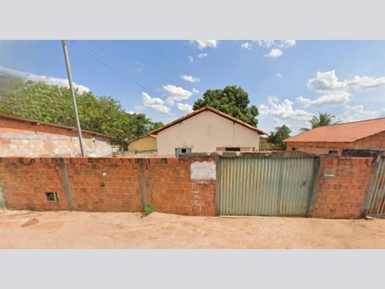 Casa com 360 m² de terreno e 91 m² de area construída em Urucuia/MG em Urucuia - Minas Gerais