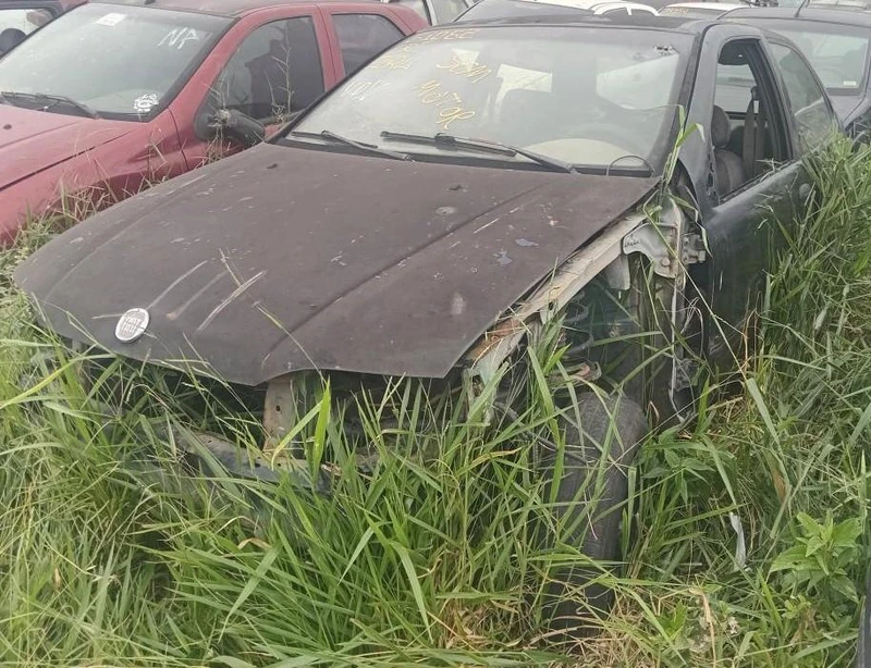 Fiat Palio Young 2001 Sucata Motor Inservível em Casa Branca - São Paulo