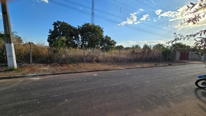 Terreno no Avenida Rio Claro, Setor Comercial Sul em São Simão/GO em São Simão - Goiás