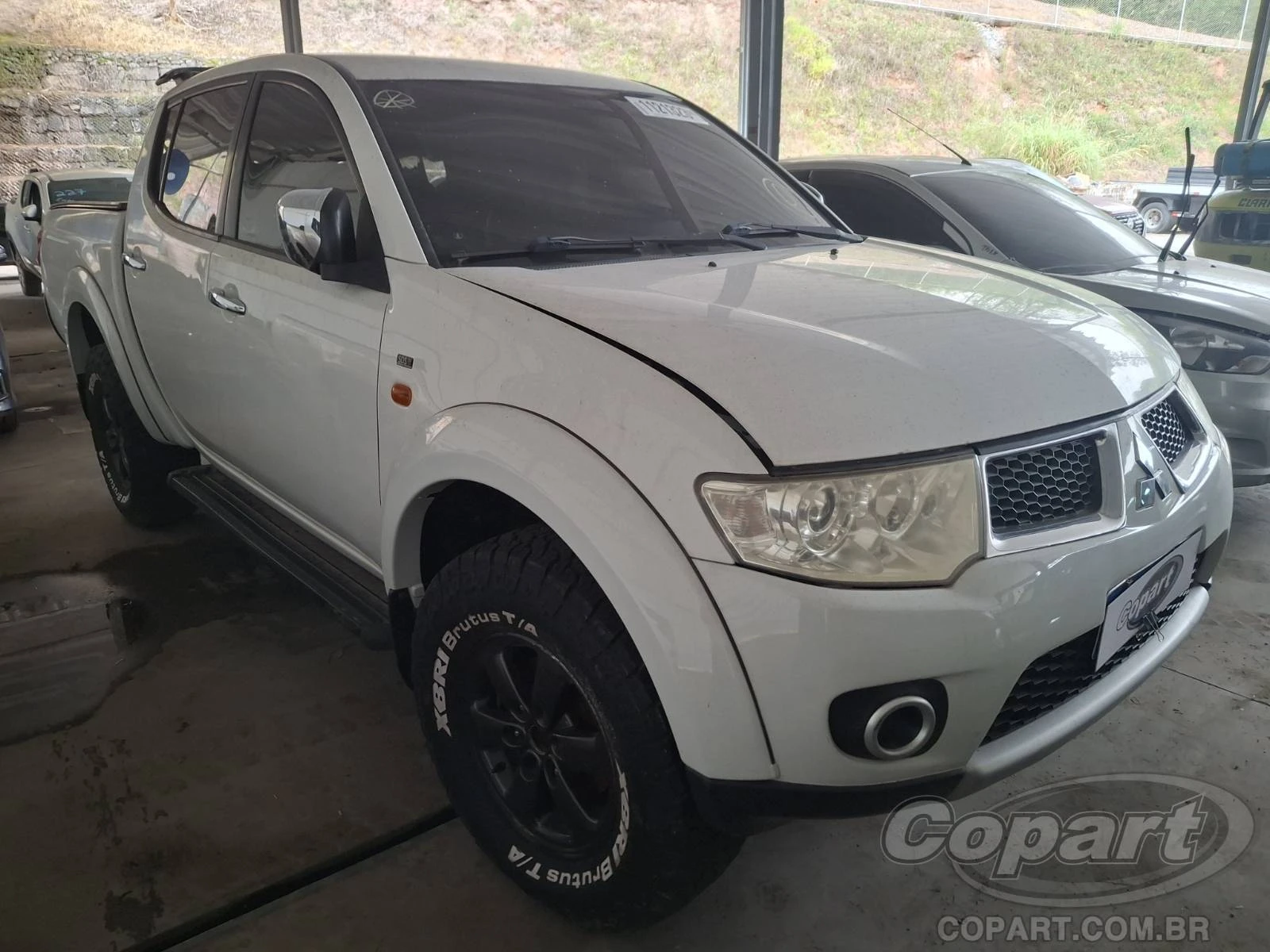Mitsubishi L200 Triton 2013 3.5 V6 Flex em Embu Das Artes - São Paulo