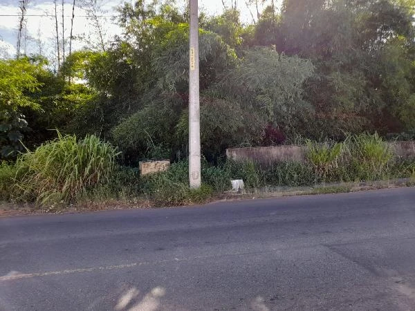 Terreno No Estrada Velha de Ipitanga em Salvador/BA em Salvador - Bahia