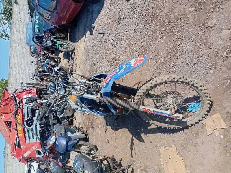 Honda XR Tornado Sucata Moto Azul em Terra De Areia - Rio Grande do Sul