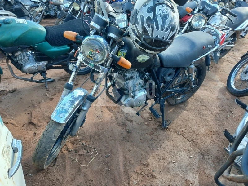 Suzuki Intruder 125 (Motocicleta) em Jacareí - São Paulo