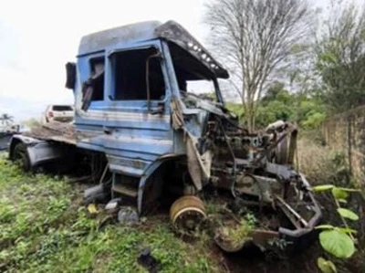 Scania T113 H Sucata 1995 Azul 4x2 em Cascavel - Paraná