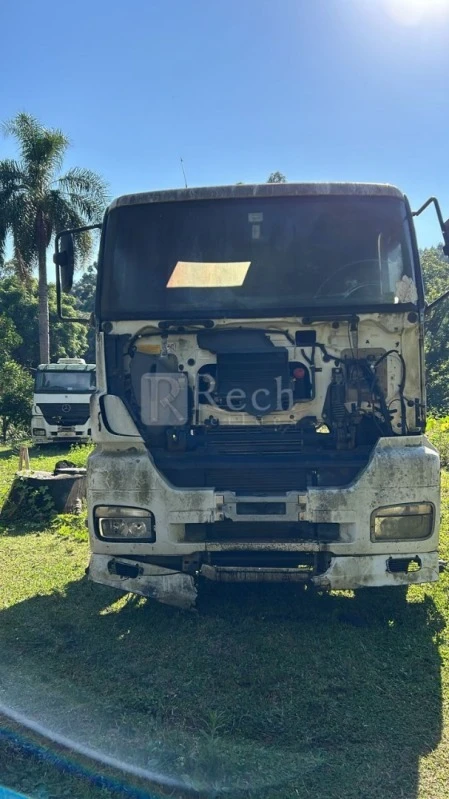 Mercedes-Benz Axor 2544 S 2010 em Passo Fundo - Rio Grande do Sul