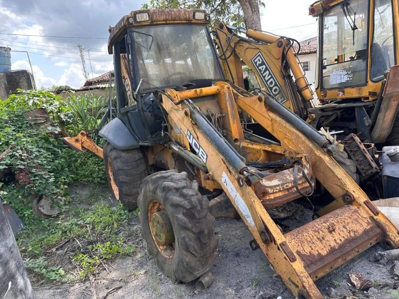 JCB Retroescavadeira 4x4 84 CV em Amélia Rodrigues - Bahia