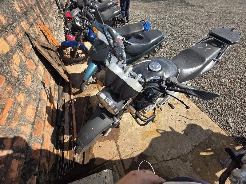Honda CBX 250 Twister 2006 Preta em Xanxerê - Santa Catarina