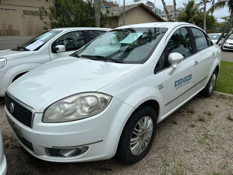 Fiat Linea 2013/2014 em Florianópolis - Santa Catarina