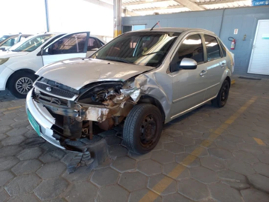 Ford Fiesta Sedan 2006 1.6 em Tijucas - Santa Catarina