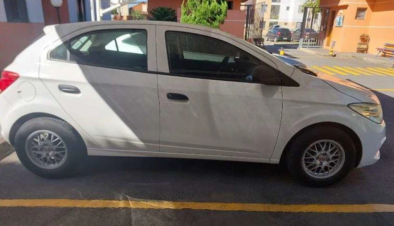 Chevrolet Onix Onix Joy 2016/2017 1.0 Automático em Curitiba - Paraná