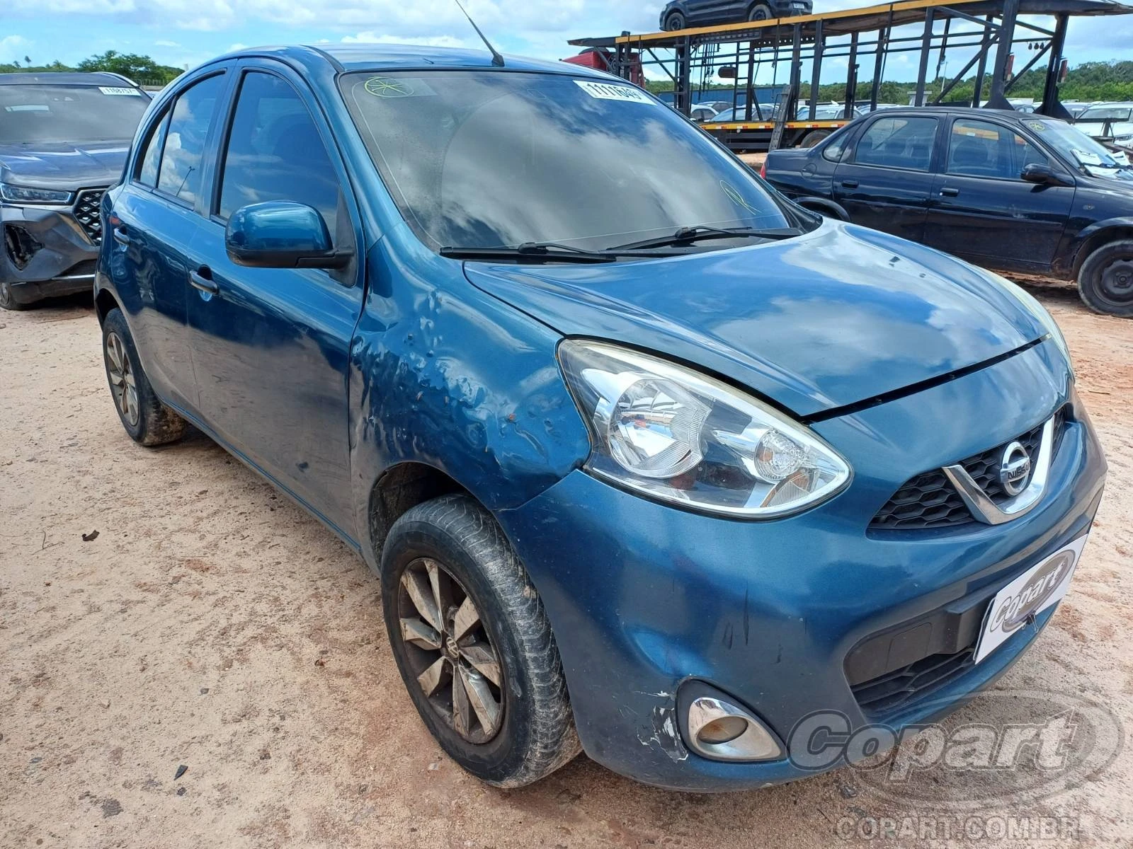 Nissan March 1.0 16V Flex 2014/2015 em Eusébio - Ceará