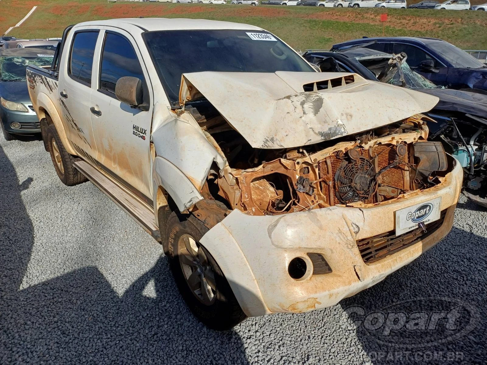 Toyota Hilux CD 2014 3.0 D-4D Turbo em Itaquaquecetuba - São Paulo