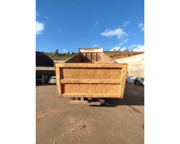 Caçamba Basculante Metálica Para Caminhão – Implemento Para Transporte E Descarga De Materiais em Santa Margarida/MG em Santa Margarida - Minas Gerais
