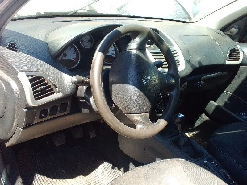 Peugeot 207 Passion XR S 2010/2011 Prata em Tangará Da Serra - Mato Grosso