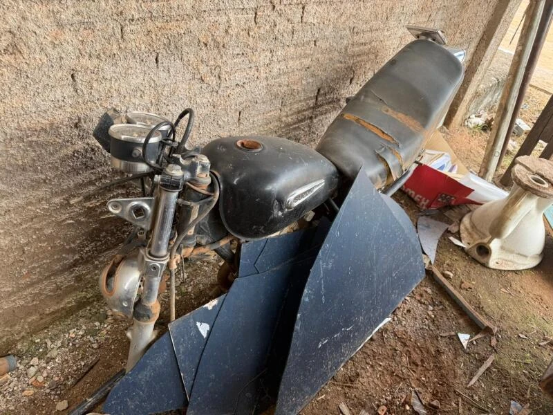 Lote de Peças Sucatas 3 Motos em Taguatinga - Tocantins