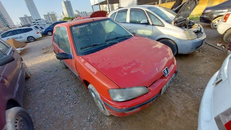 Peugeot 106 Passion 1998 em Palhoça - Santa Catarina