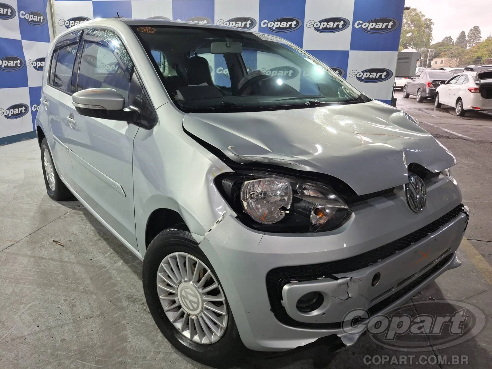 Volkswagen Up Move 2017 1.0 Automatizado com Dano Frontal em São Paulo