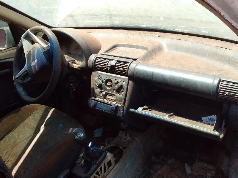 Chevrolet Corsa Milenium 2001/2002 Prata em Tangará De Serra - Mato Grosso