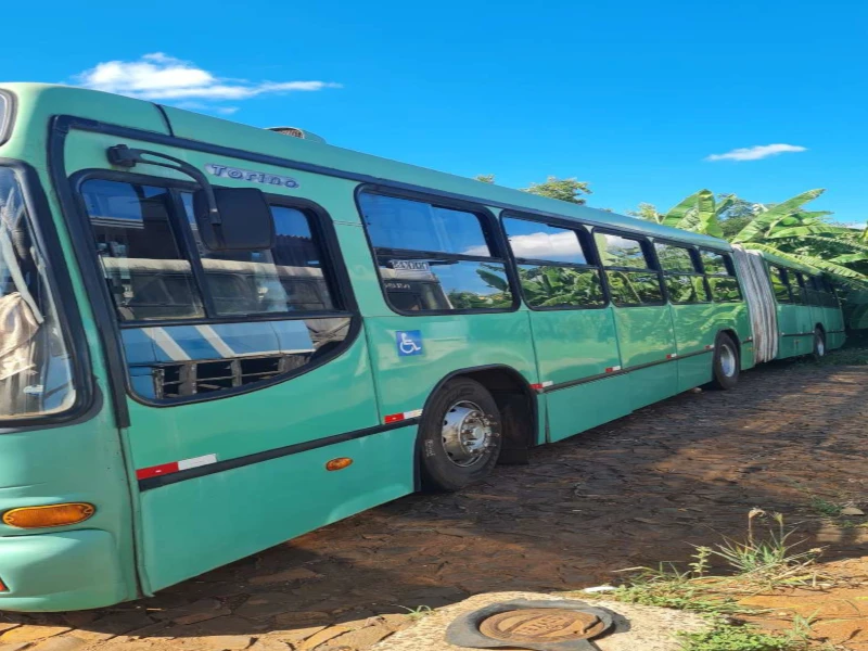 Outro Sucata de Ônibus Marco Polo Torino GV articulado em Dois Vizinhos/PR em Dois Vizinhos - Paraná