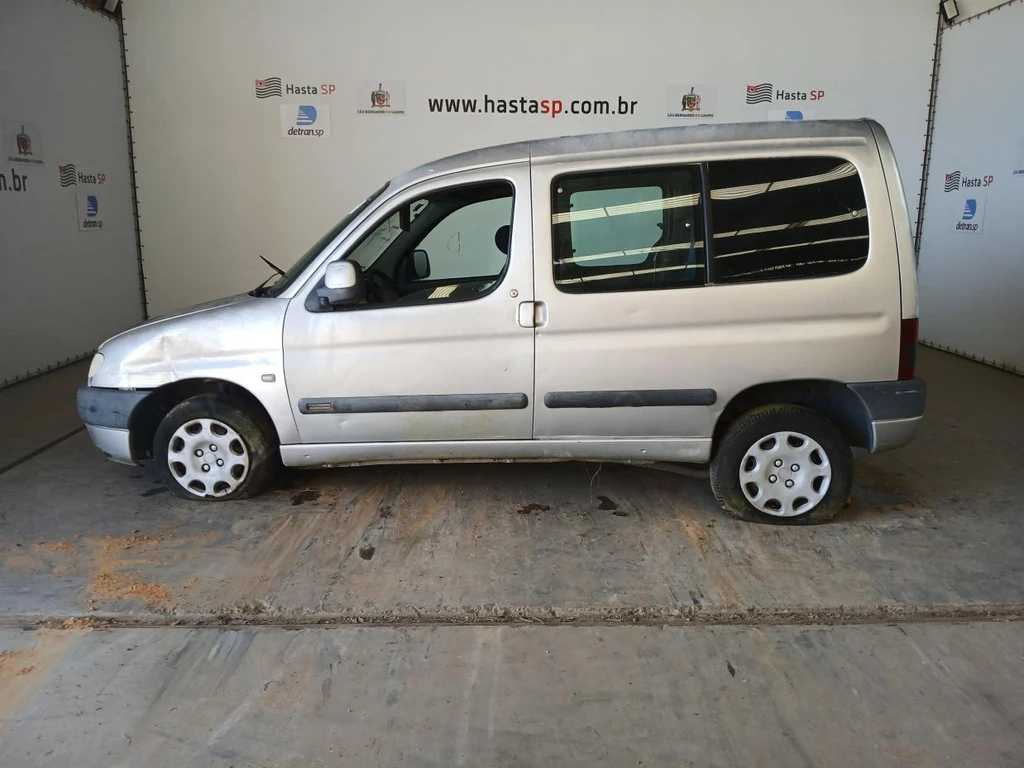 Citroën Berlingo 1999/2000 Prata em Porto Feliz - São Paulo