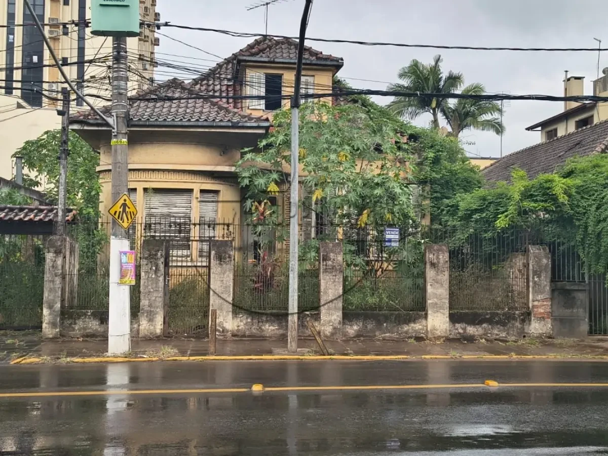 Casa com Avenida Dom João Becker, 582 em São Leopoldo/RS em São Leopoldo - Rio Grande do Sul
