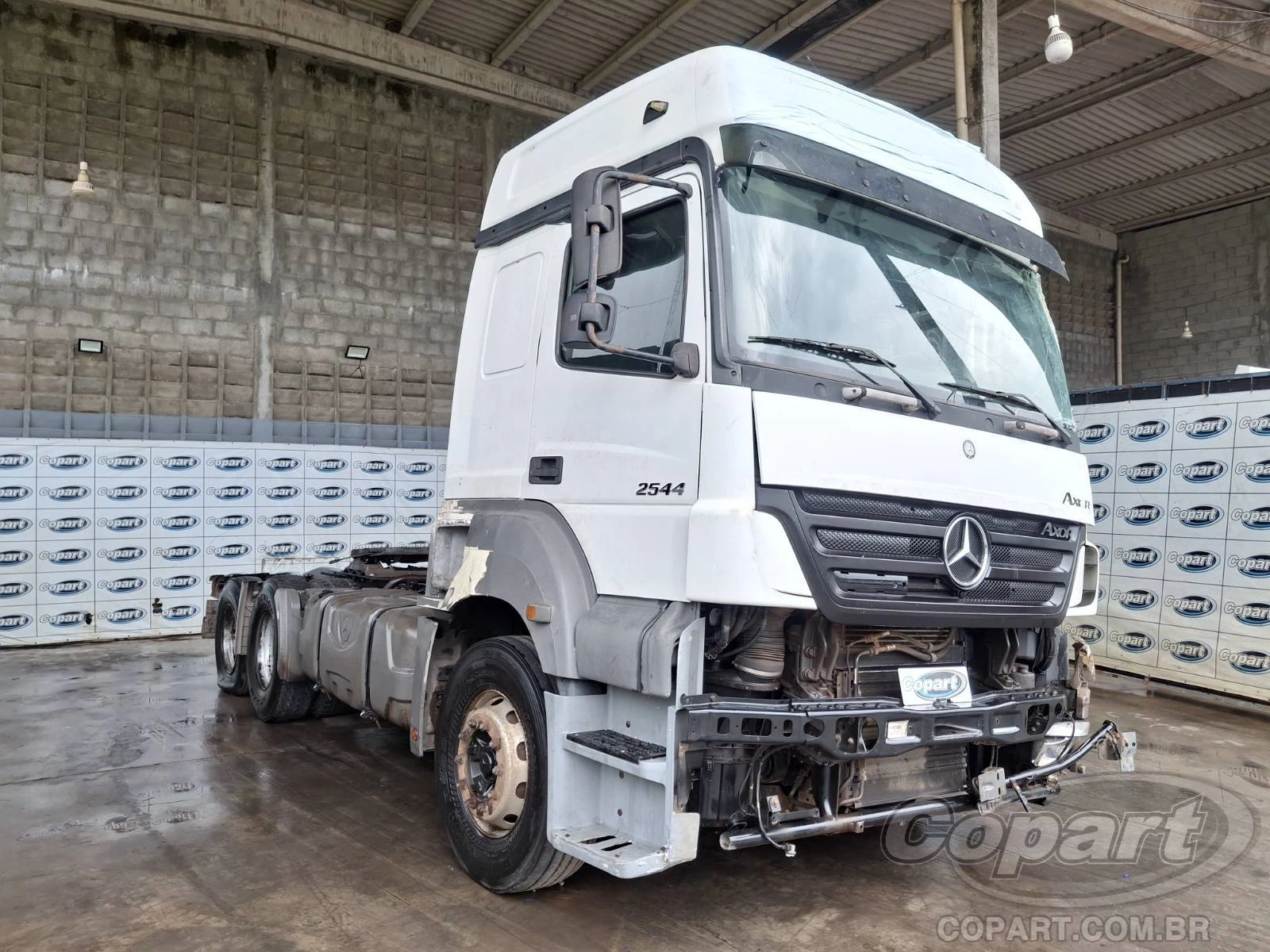 Mercedes-Benz Axor 2544 2018 Caminhão em Candeias - Bahia