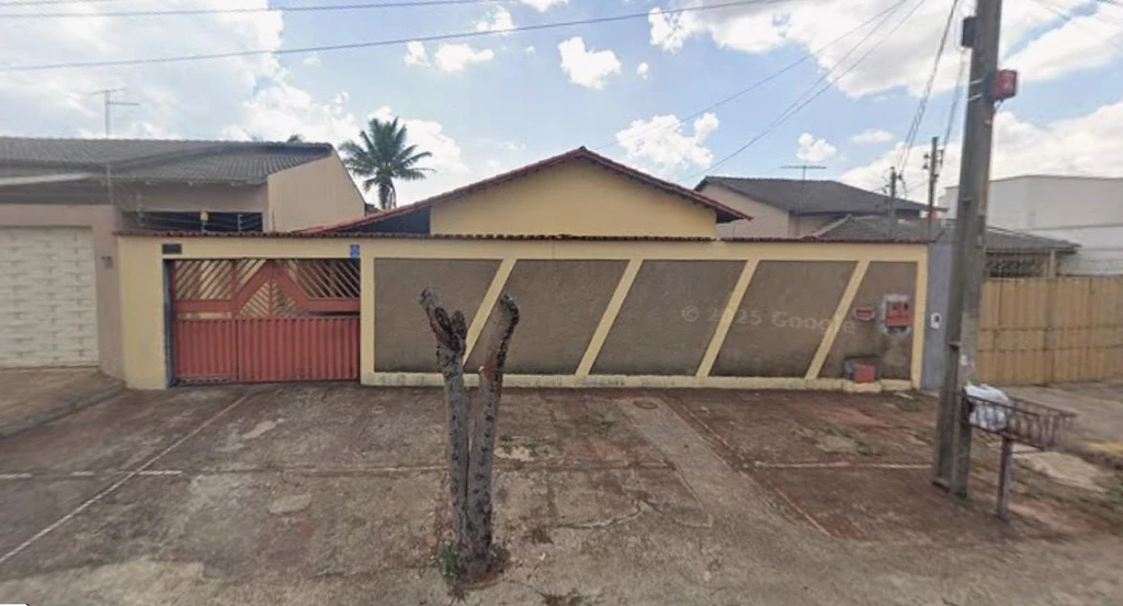 Casa com 5 Dorms em Goiânia/GO em Goiânia - Goiás