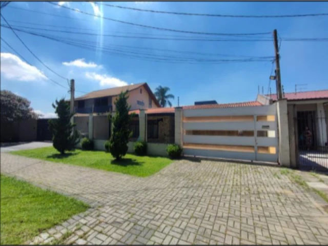 Casa com 4 Dormitórios e 1 Suíte em Curitiba/PR em Curitiba - Paraná