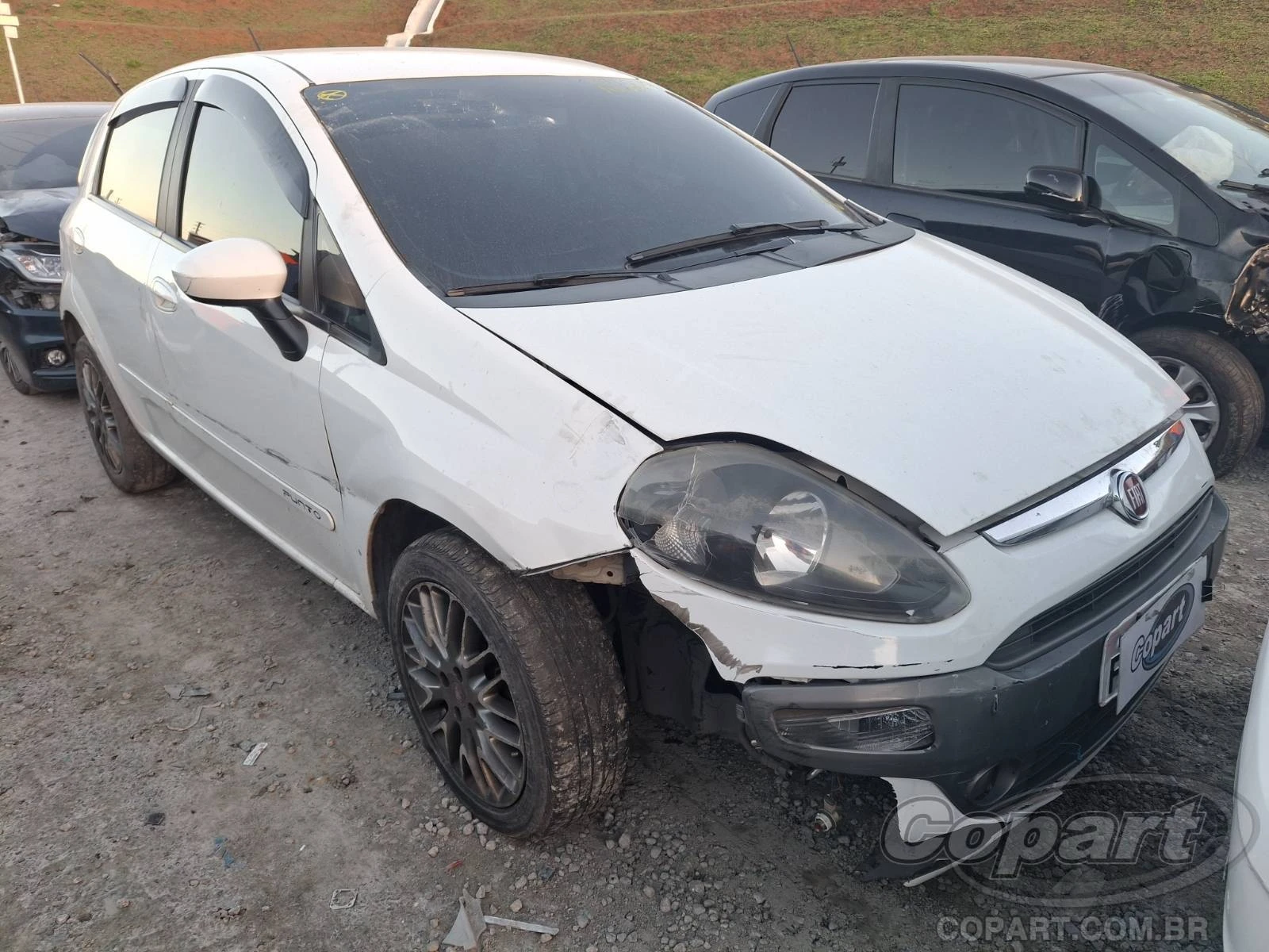 Fiat Punto Essence 2014 1.6 16V ETORQ Automático em Itaquaquecetuba - São Paulo