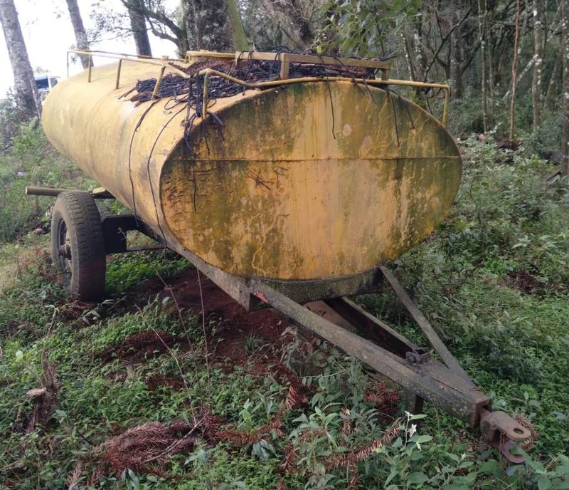 Tanque 2 Rodas Tanque rodoviário amarelado em Turvo - Paraná